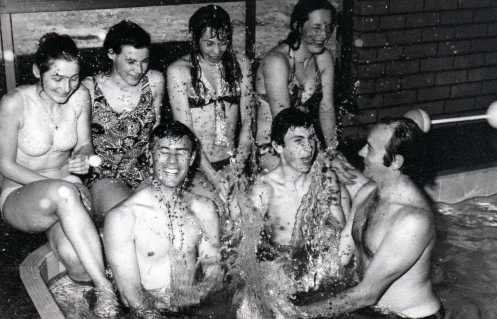 Relaxing at Pool Back L-R: Chris, Marion, Robyn, Helen. Front L-R: Brian, Greg, Mike